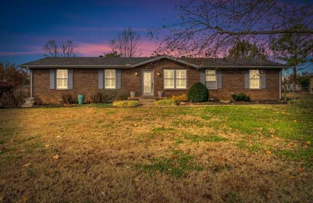 FOR LEASE - SINGLE FAMILY HOME IN LEBANON! - 412 Winwood Drive, Lebanon, TN 37087
