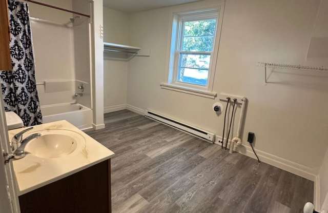 1 - Bedroom Available in Rural Carlisle! Gallery 3