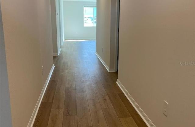 2070 ROSEWOOD Gallery 2