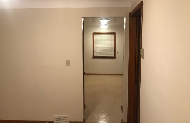 7425 Pearl Road Gallery 4