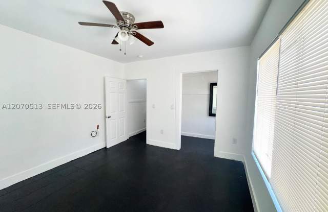 1631 NW 3 St Gallery 3