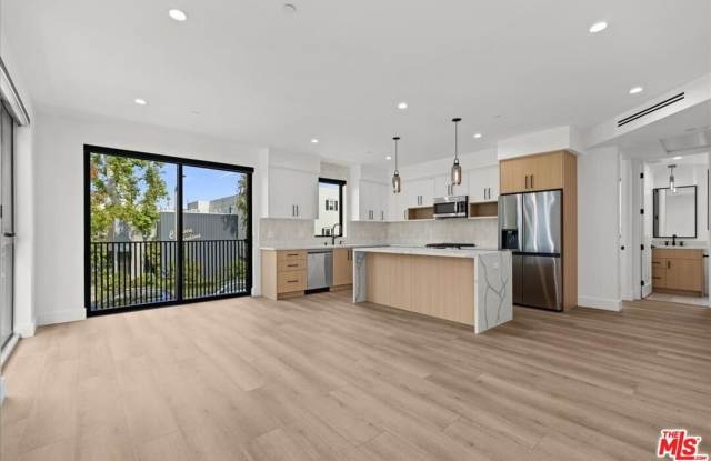 4825 Satsuma Ave unit: 2 photos photos