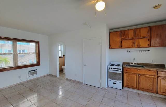 1315 N Ocean Dr - 1315 North Ocean Drive, Hollywood, FL 33019