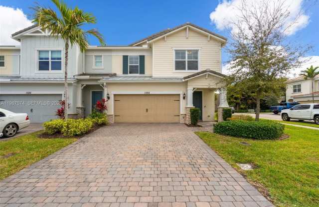 1595 Evergreen Ter photos photos