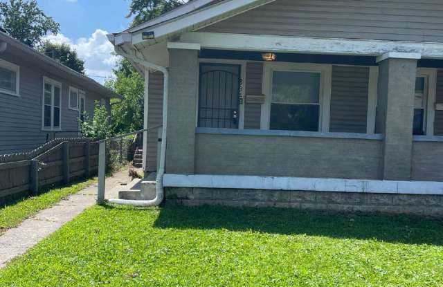 894 N Gladstone Avenue photos photos