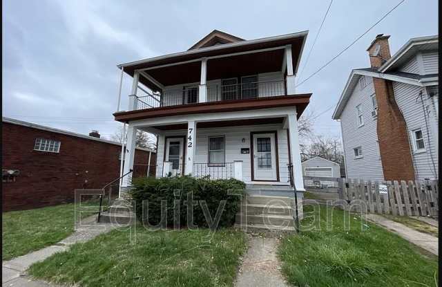 742 Arlington Avenue - 1 photos photos