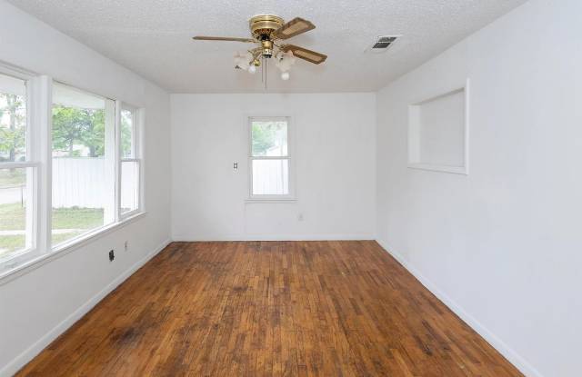 109 W. Hickory Ave. Gallery 3