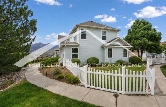 Charming 3 Bedroom Home with Stunning Mountain Views, AC, Oversized 1 Car Garage Gallery 1