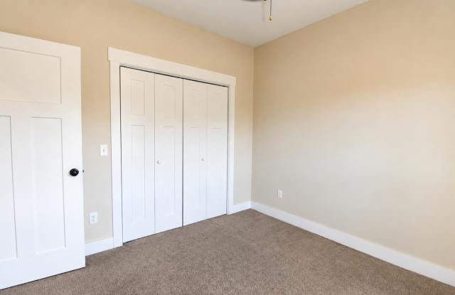Pet-Friendly 3-Bedroom Home with 2-Car Garage Near Highway 111 Gallery 4