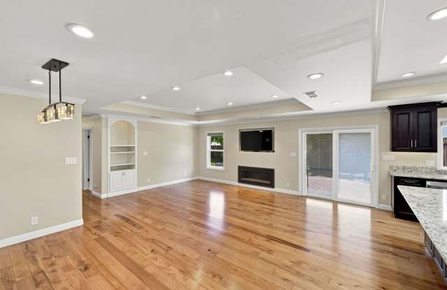 Stunningly Updated 3 Bed, 2 Bath Home w/ AC! Gallery 4