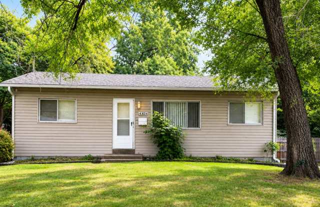 Renovated 2 Bed / 1 Bath Home – Half Off Deposit – Section 8 & Housing Vouchers Welcome! photos photos