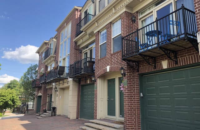 2928 Walnut St - 2928 Walnut Street, Kansas City, MO 64108