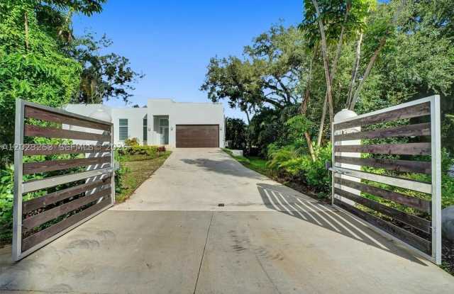 1759 SW 30th Pl Gallery 3