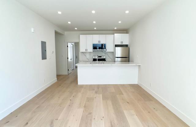 REMODELED 1/1.  In-Unit W/D!  Dishwasher! Roof Deck! Great Light! Gallery 2