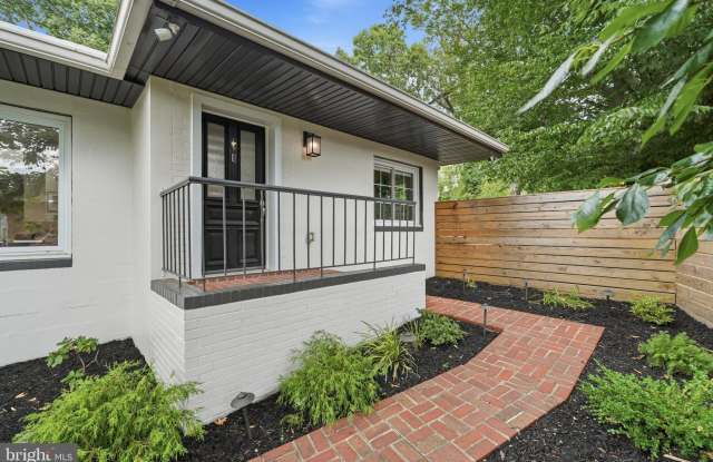 6410 BUSHEY Drive Gallery 3