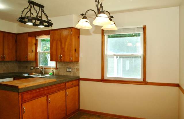 NE GR 3 Bed, 1 Bath Home Gallery 3