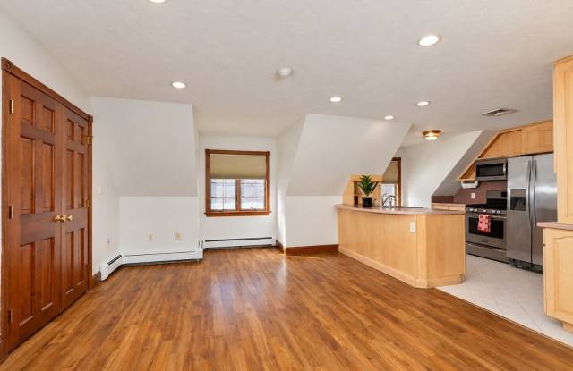 124 Gardiner Road Gallery 1