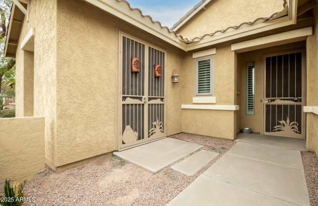 2102 E YELLOWSTONE Place Gallery 4
