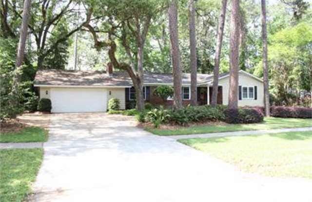 Gorgeous 4/3 Home with fenced yard and garage - 2328 Armistead Road, Tallahassee, FL 32308