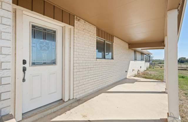 BEAUTIFUL 3 BEDROOM/2BATHS COUNTRY LIVING HOME IN SEGUIN! Gallery 4
