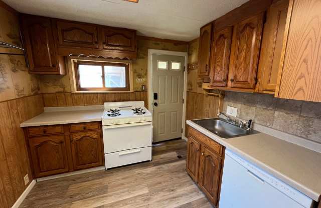 1 Bed 1 Bath Single Family Home in Wausau photos photos