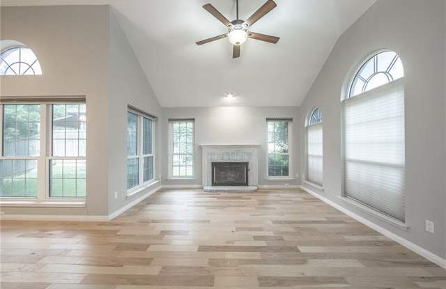 2410 Whispering Cove Circle Gallery 3