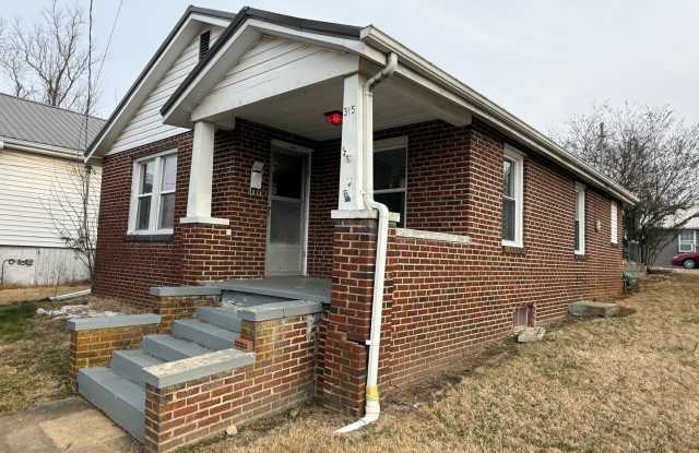 3 Bedroom 1 Bathroom Home in Greeneville, TN photos photos