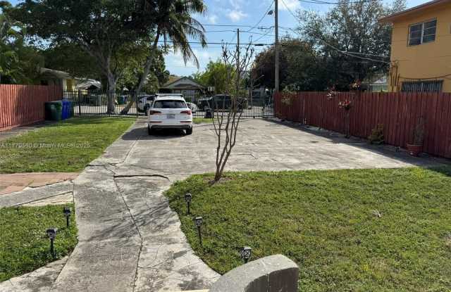 1129 SW 10th St photos photos