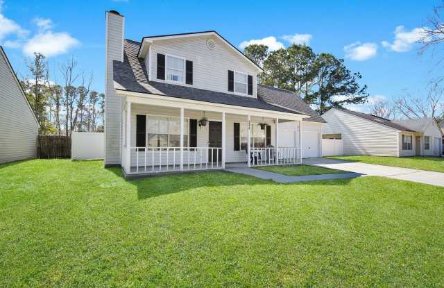 Charming Cape Cod-Style Home with 4 Bedrooms in Savannah, GA Gallery 3