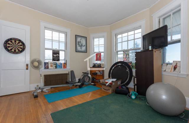 Charming 6 Bedroom-No Broker Fee Gallery 3