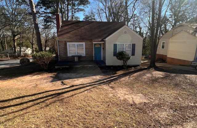 Corner Lot in Pleasant Valley neighborhood. - 301 Potomac Avenue, Greenville, SC 29605