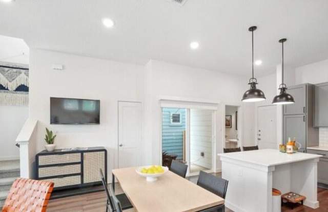 25532 Two Creeks Gallery 1