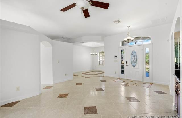 1498 SW Bartell Avenue Gallery 4