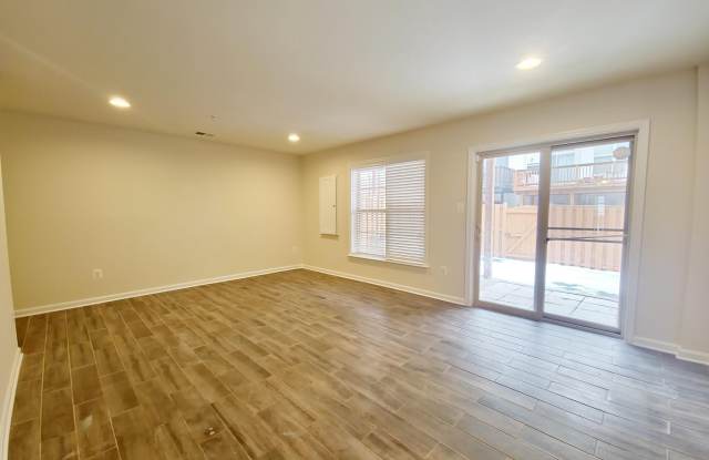 4705 VERDANA Loop Gallery 3