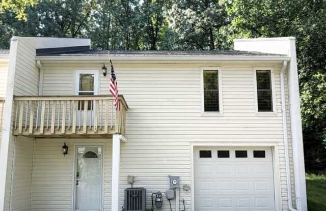 3 Bedroom Townhome located walking distance to Downtown Woodstock! - 236 Goshen Lane, Woodstock, GA 30188