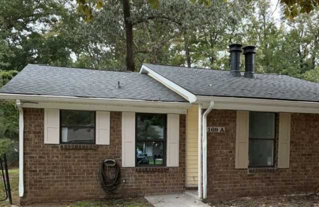 Recently Renovated 3-Bedroom, 2-Bath Duplex Gallery 1