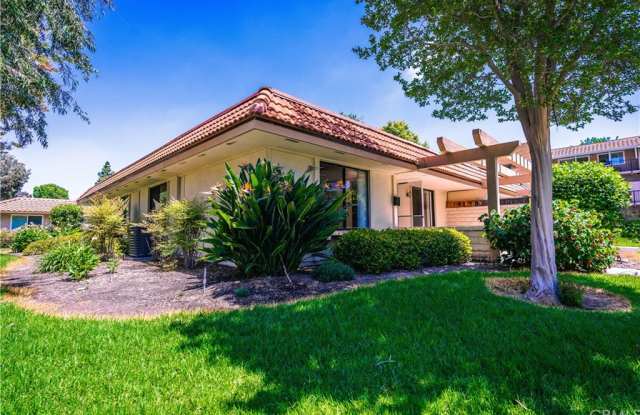 3018 Via Buena - 3018 Via Buena Vista, Laguna Woods, CA 92637
