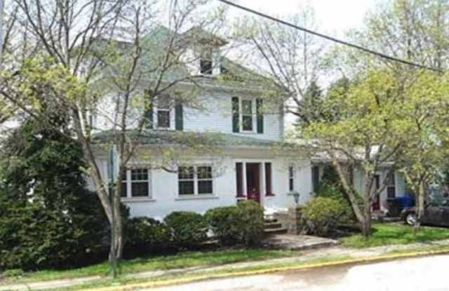 278 Maple Street Gallery 2