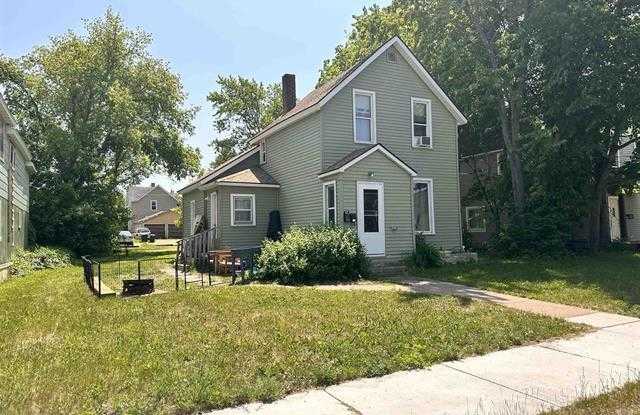 612 Saint Claire Street - 1/2 Gallery 2