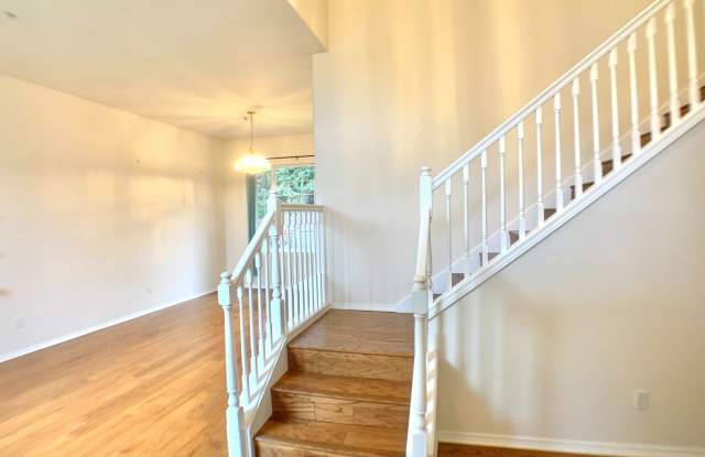 Beautiful 3-Bedroom Kirkland Home with Office, Private Backyard & 2-Car Garage Gallery 3