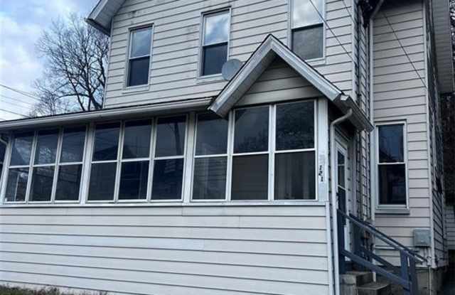 121 Hawthorne Avenue Gallery 3