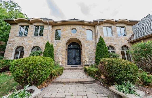 810 Wagner Court - 810 Wagner Court, Glenview, IL 60025 810 Wagner Court - 810 Wagner Court, Glenview, IL 60025