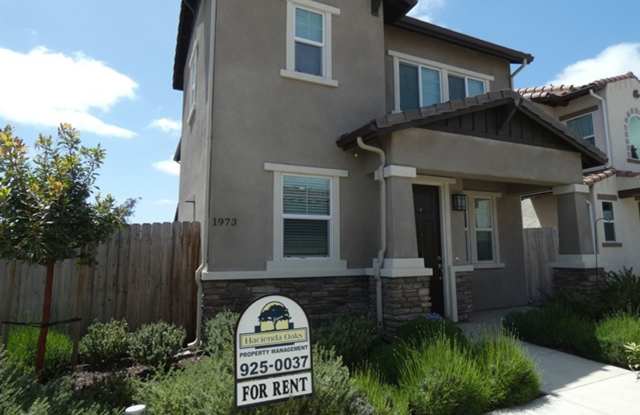 Fabulous Newer Home in Gated Santa Maria Community photos photos