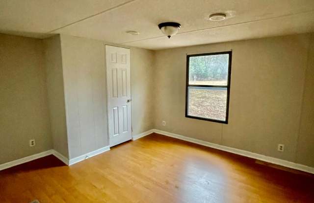 Adorable 2 bedroom 1 bath Mobile Home located it Dallas Gallery 4