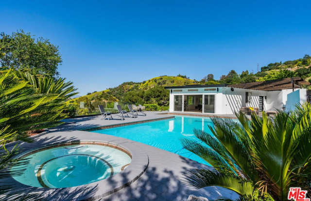 3237 LONGRIDGE AVE - 3237 Longridge Avenue, Los Angeles, CA 91423