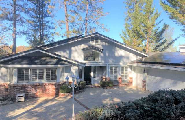 Lake Front Furnished Home, 3 bed, 4 bath in Lake Wildwood, Penn Valley, CA photos photos