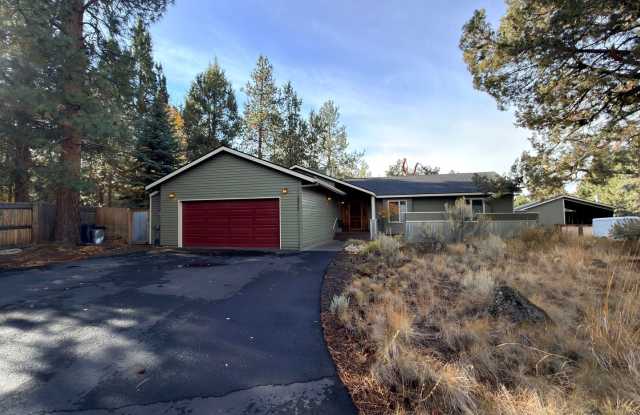 SEASONAL FURNISHED SHORT TERM RENTAL Offering Great Vibe! ALL UTILITIES PAID BY THE SELLER... photos photos