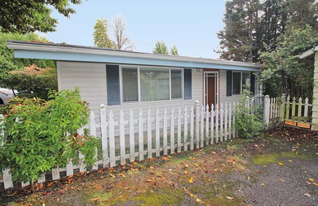 Fabulous 2 Bedroom Tigard Cottage with Mid-Century Flair photos photos Fabulous 2 Bedroom Tigard Cottage with Mid-Century Flair photos photos