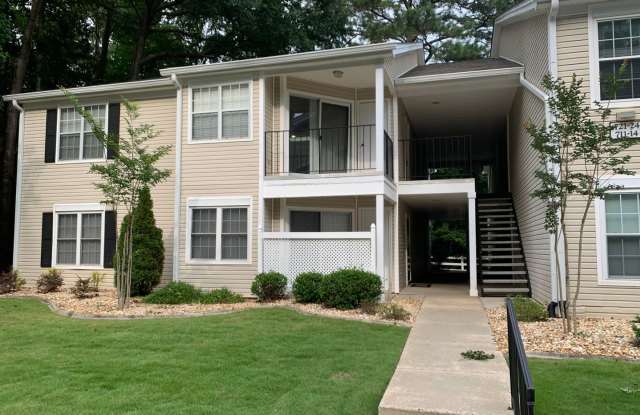 712 Ridgefield Dr: Beautiful 1BR, 1BA condo on the 1st floor for rent in desirable Peachtree City! Water, lawncare, and trash included! AVAILABLE NOW! photos photos