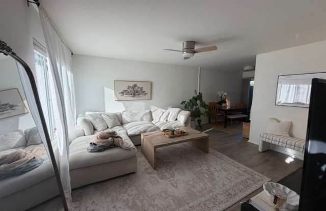 Very clean stylish condo - Great Location Gallery 4